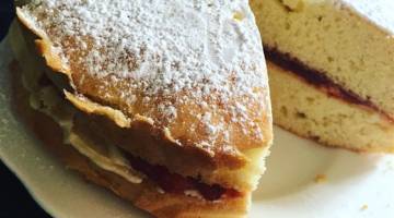 Classic Victoria Sponge Cake 