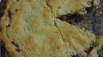 Homemade Mince Pie with Crumbly Topping