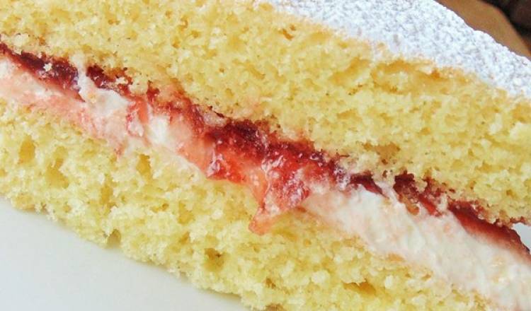 Classic Victoria Sponge Cake 