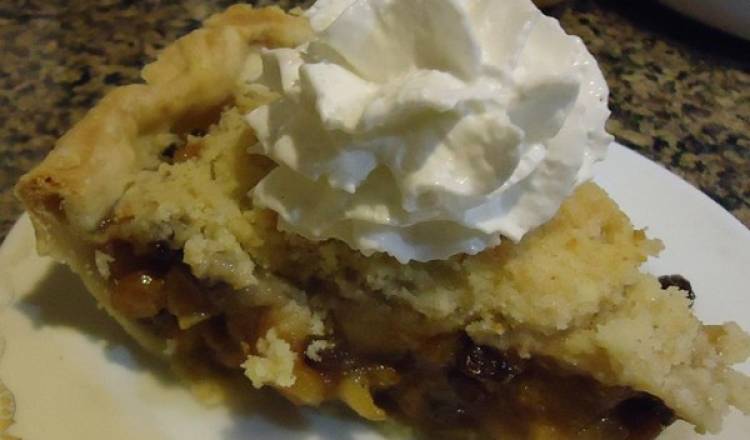 Homemade Mince Pie with Crumbly Topping