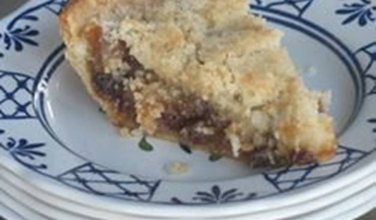 Homemade Mince Pie with Crumbly Topping