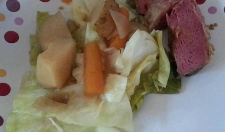 Slow Cooker Corned Beef and Cabbage