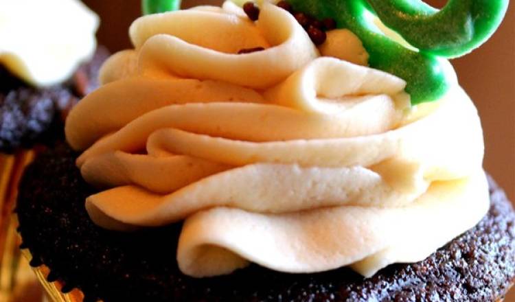 Chocolate Beer Cupcakes With Whiskey Filling And Irish Cream Icing Chocolate Beer Cupcakes With Whiskey Filling And Irish Cream Icing