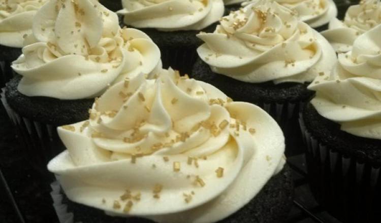 Chocolate Beer Cupcakes With Whiskey Filling And Irish Cream Icing Chocolate Beer Cupcakes With Whiskey Filling And Irish Cream Icing