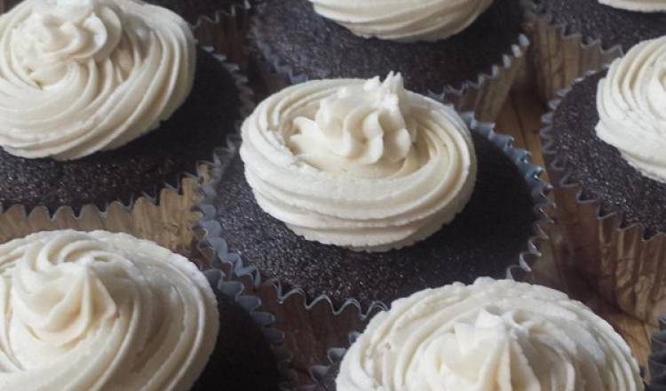 Chocolate Beer Cupcakes With Whiskey Filling And Irish Cream Icing Chocolate Beer Cupcakes With Whiskey Filling And Irish Cream Icing