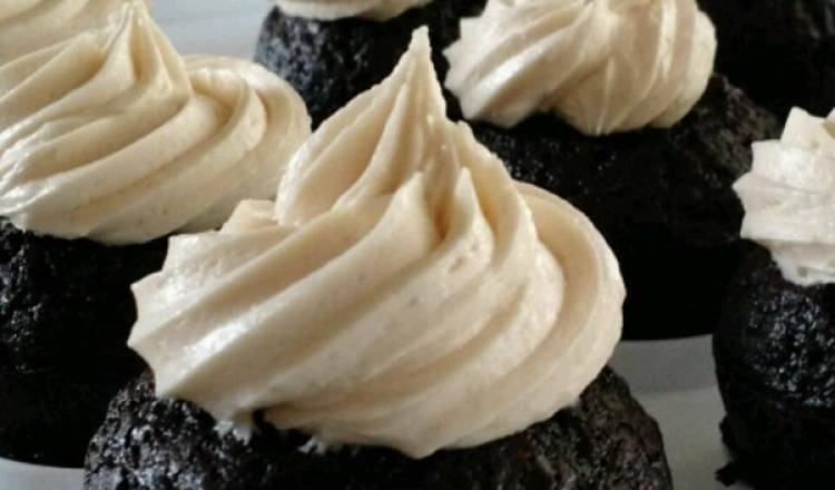 Chocolate Beer Cupcakes With Whiskey Filling And Irish Cream Icing Chocolate Beer Cupcakes With Whiskey Filling And Irish Cream Icing