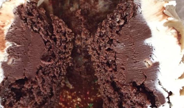 Chocolate Beer Cupcakes With Whiskey Filling And Irish Cream Icing Chocolate Beer Cupcakes With Whiskey Filling And Irish Cream Icing