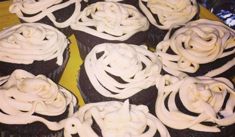 Chocolate Beer Cupcakes With Whiskey Filling And Irish Cream Icing Chocolate Beer Cupcakes With Whiskey Filling And Irish Cream Icing