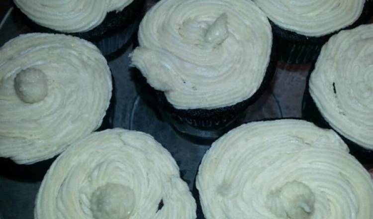 Chocolate Beer Cupcakes With Whiskey Filling And Irish Cream Icing Chocolate Beer Cupcakes With Whiskey Filling And Irish Cream Icing