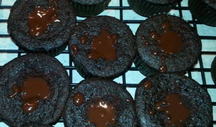 Chocolate Beer Cupcakes With Whiskey Filling And Irish Cream Icing Chocolate Beer Cupcakes With Whiskey Filling And Irish Cream Icing