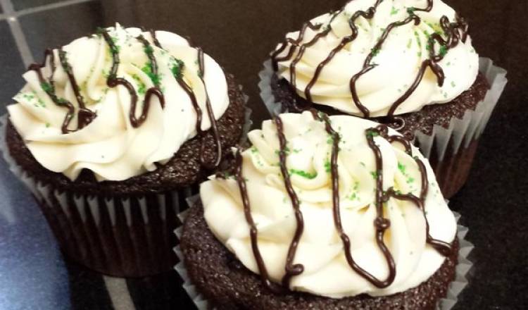 Chocolate Beer Cupcakes With Whiskey Filling And Irish Cream Icing Chocolate Beer Cupcakes With Whiskey Filling And Irish Cream Icing