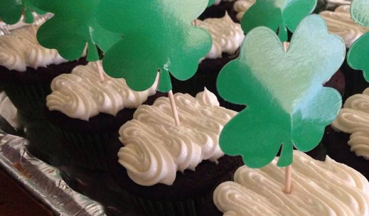 Chocolate Beer Cupcakes With Whiskey Filling And Irish Cream Icing Chocolate Beer Cupcakes With Whiskey Filling And Irish Cream Icing
