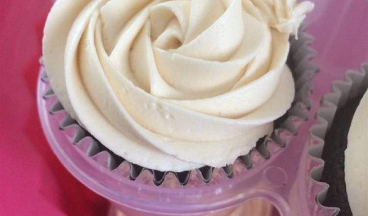 Chocolate Beer Cupcakes With Whiskey Filling And Irish Cream Icing Chocolate Beer Cupcakes With Whiskey Filling And Irish Cream Icing