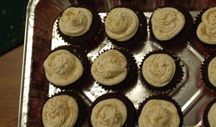 Chocolate Beer Cupcakes With Whiskey Filling And Irish Cream Icing Chocolate Beer Cupcakes With Whiskey Filling And Irish Cream Icing