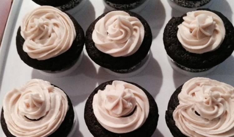 Chocolate Beer Cupcakes With Whiskey Filling And Irish Cream Icing Chocolate Beer Cupcakes With Whiskey Filling And Irish Cream Icing