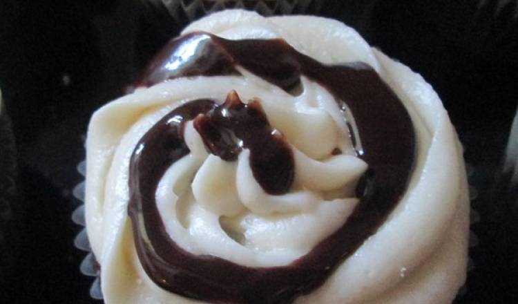 Chocolate Beer Cupcakes With Whiskey Filling And Irish Cream Icing Chocolate Beer Cupcakes With Whiskey Filling And Irish Cream Icing