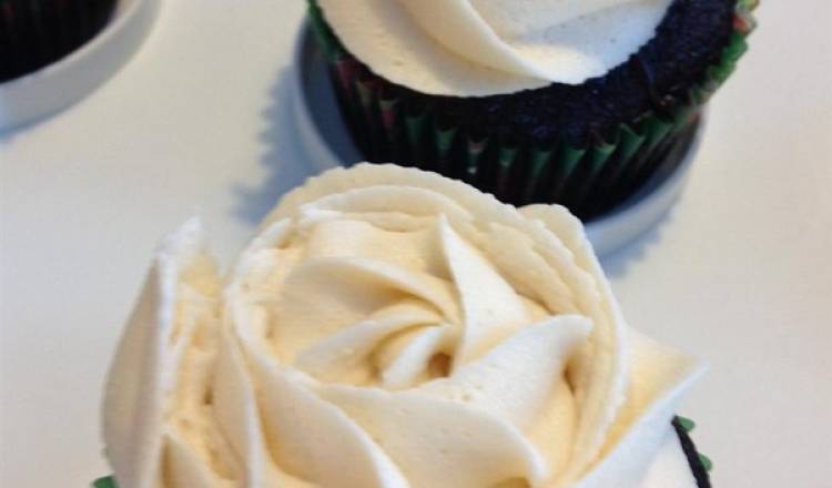 Chocolate Beer Cupcakes With Whiskey Filling And Irish Cream Icing Chocolate Beer Cupcakes With Whiskey Filling And Irish Cream Icing