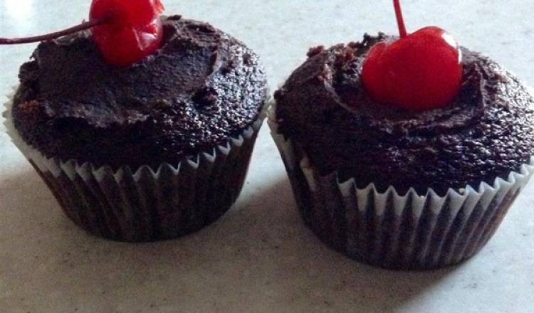 Chocolate Beer Cupcakes With Whiskey Filling And Irish Cream Icing Chocolate Beer Cupcakes With Whiskey Filling And Irish Cream Icing