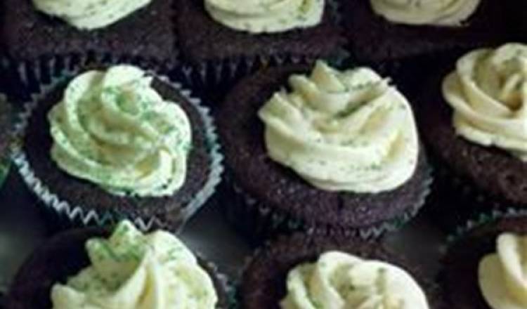 Chocolate Beer Cupcakes With Whiskey Filling And Irish Cream Icing Chocolate Beer Cupcakes With Whiskey Filling And Irish Cream Icing