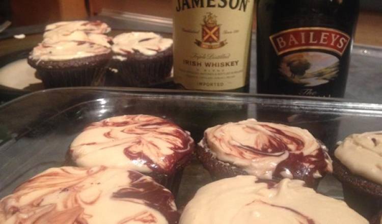 Chocolate Beer Cupcakes With Whiskey Filling And Irish Cream Icing Chocolate Beer Cupcakes With Whiskey Filling And Irish Cream Icing