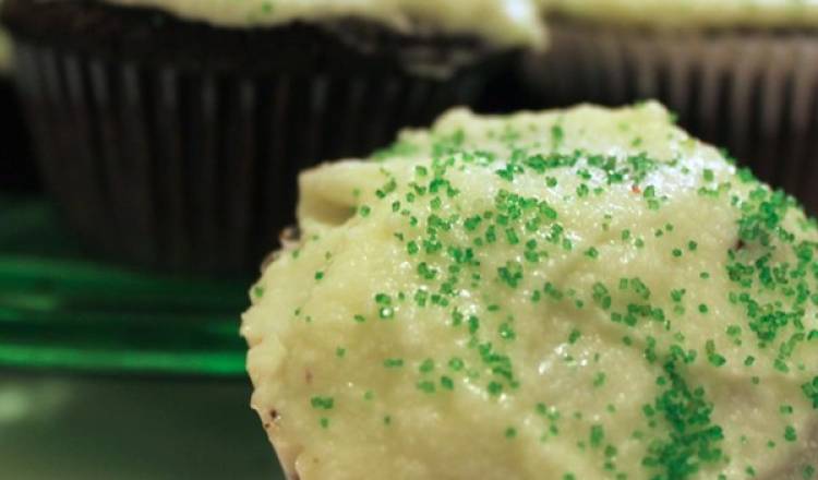 Chocolate Beer Cupcakes With Whiskey Filling And Irish Cream Icing Chocolate Beer Cupcakes With Whiskey Filling And Irish Cream Icing
