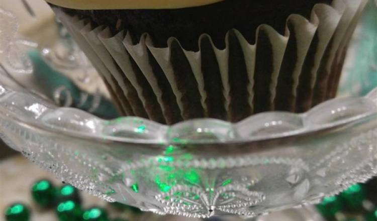 Chocolate Beer Cupcakes With Whiskey Filling And Irish Cream Icing Chocolate Beer Cupcakes With Whiskey Filling And Irish Cream Icing